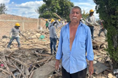 José Omar Duque hat sein Haus nach dem Erdbeben verloren.