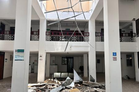 Das Krankenhaus nach dem Erdbeben. 