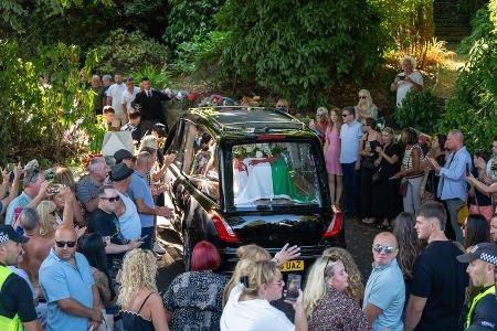 Tausende Fans nehmen in Wales Abschied von Bonnie Tyler