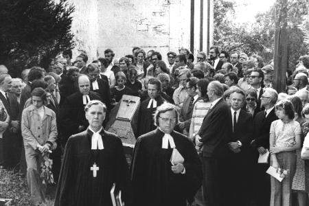 Einige Tage nach der Selbstverbrennung des Geistlichen zog seine Beisetzung Hunderte von Menschen an. (Archivbild)