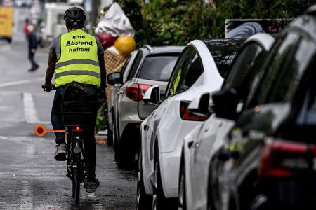 Auch Radfahrer räumen zunehmend aggressives Verhalten im Straßenverkehr ein. (Archivbild)