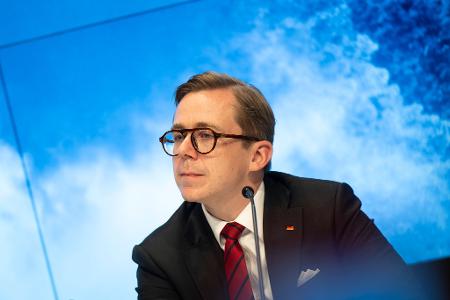 Staatsminister Amthor lehnt abstrakte Debatte über eine Grundgesetzänderung für mehr Klima- und Hitzeschutz ab.