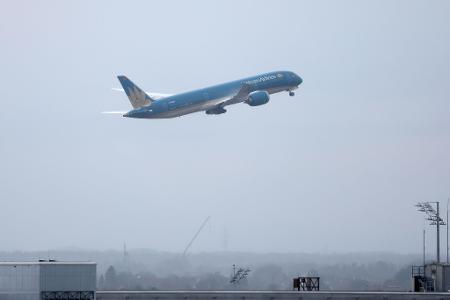 Der Flug Nummer VN 34 der Vietnam Airlines sstartet am Montag stark verspätet, aber ohne weiteren Zwischenfall. 