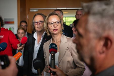 Die Vorsitzende des Landesverbands des BSW, Katja Wolf (M), kritisierte die Berliner Spitze für ihren Kommunikationsstil. 