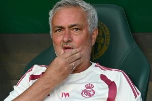 Ein Monat nach Amtsantritt: Mourinho unterschreibt Vertrag