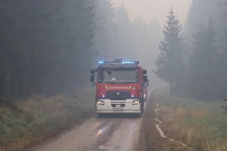 Der kräftezehrende Einsatz dauert an. 