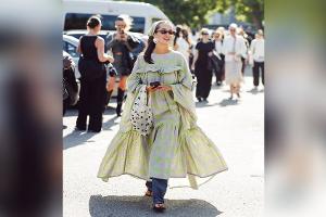 Sommerkleider im Herbst tragen: Diese Styling-Tricks machen sie cool