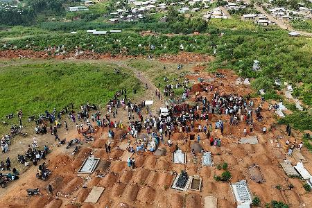 Schon mehr als 2.000 Menschen sind im Kongo an Ebola gestorben. (Archivbild)