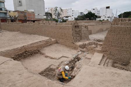 Huaca Pucllana ist eine Ruinenstätte mitten in der peruanischen Hauptstadt Lima. 