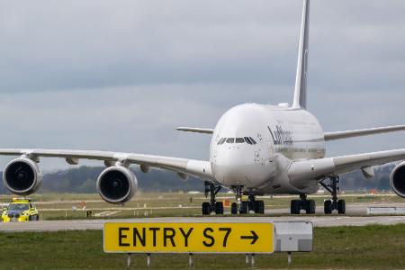 Eine frühere Landung einer Lufthansa A380 in München. (Illustration)