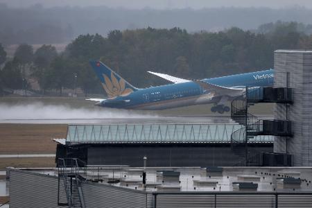 Die Bundesstelle für Flugunfalluntersuchung nennt Details zum Beinahe-Unfall mit einer Maschine von Vietnam Airlines in München. (Archivbild)