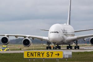 Eine frühere Landung einer Lufthansa A380 in München. (Illustration)