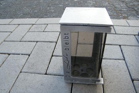 Die Polizei Paderborn sucht unter anderem zu dieser Grablampe den oder die Besitzer. Weitere Fotos zum mutmaßlichen Diebesgut sind auf der Homepage der Polizei Paderborn eingestellt.