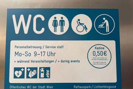 Eine junge Frau in Wien sieht sich durch die Kosten von 50 Cent für die Nutzung einer Kabine in öffentlichen Toiletten diskriminiert.