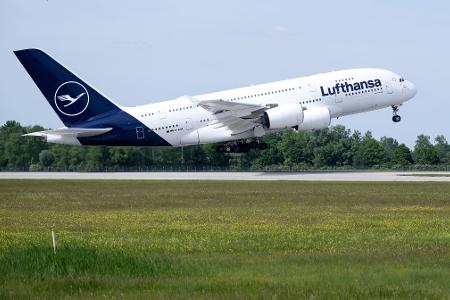 Eine A380 setzte am Montagabend zu früh auf (Archivbild). 