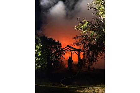 Feuer Gartenlaube