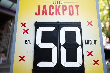 Der Lotto-Jackpot mit der Maximalhöhe von 50 Millionen Euro wurde erneut geknackt. (Archivbild)