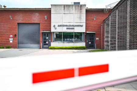 Die Staatsanwaltschaft ermittelt gegen 23 Verdächtige, darunter sechs Beschäftigte der Bremer Justizvollzugsanstalt. 