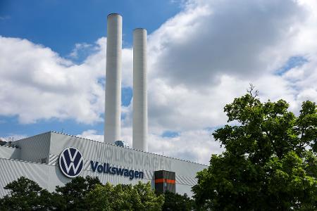 Pionier bei E-Autos: Die Autofabrik von Volkswagen in Zwickau. (Archivbild)
