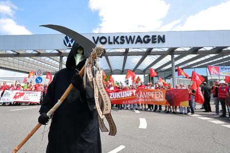 Verunsicherte Beschäftigte: Welche Zukunft hat der Automobilbau in Zwickau? (Archivbild)