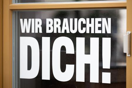 Knapp einem Viertel der Unternehmen fehlen Fachkräfte. (Archivbild)