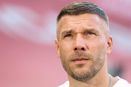 Podolski ruft El Mala an: 