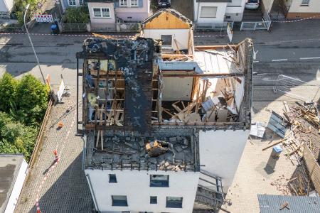 Im hessischen Solms wird nach einem Tornado weiter aufgeräumt.