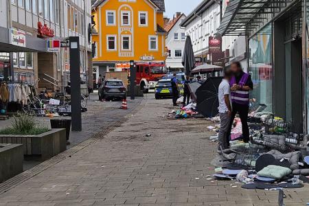 Das Auto fuhr laut Polizei mit hoher Geschwindigkeit durch die Fußgängerzone.