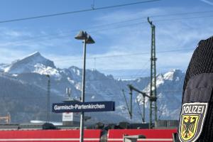 Die Bundespolizei hat am Bahnhof Garmisch-Partenkirchen einen minderjährigen Ausreisser in Gewahrsam genommen.