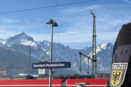 Die Bundespolizei hat am Bahnhof Garmisch-Partenkirchen einen minderjährigen Ausreisser in Gewahrsam genommen.