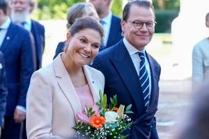 Victoria und Daniel begeistern Tausende bei Finnland-Besuch