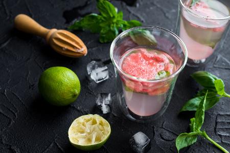 Wassermelone und Basilikum