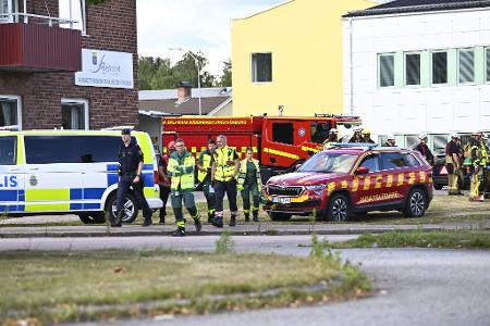 Polizei und Rettungskräfte rückten am Freitag zu einer Schule im schwedischen Fagersta aus.