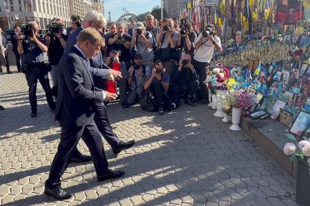 Das Gedenken an die Gefallenen auf dem Maidan-Platz stand ganz am Anfang des Besuchs.