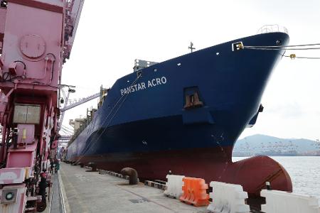 Das Containerschiff PanStar Acro befindet sich derzeit auf der Arktis-Route nach Europa.