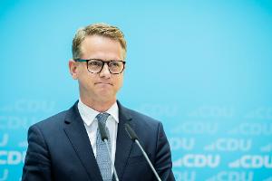 Bundesgesundheitsminister Linnemann will die eigentlich geplante Kürzung von Rentenansprüchen pflegender Angehöriger stoppen. (Archivbild)