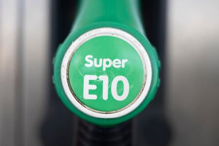 Der Preis für Superbenzin der Sorte E10 steht kurz vor seinem Rekordhoch. (Archivbild)