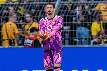 BVB - TOR: Gregor Kobel - Note: 2,0 - Zeigte vor der Pause gegen Diaz einen ganz starken Reflex und wahrte mit weiteren Paraden in der Schlussphase die Hoffnung auf ein Comeback. Hatte am Ball gewohnte Schwächen und war dennoch der beste Dortmunder.