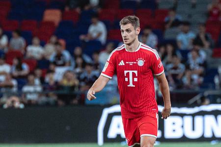 Josip Stanisic (bis 68.) - Note: 3,0 - Bot auf der linken Abwehrseite wenig an und führte seine Zweikämpfe meist gewissenhaft. Leistete sich später kleinere Nachlässigkeiten, wenn der BVB ins Gegenpressing kam. Von Svensson auf der Seite ebenfalls einmal düpiert.