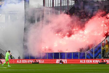 Pyrotechnik: Fünf Verletzte bei niederländischem Erstligaspiel