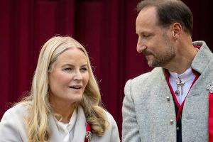Haakon und Mette-Marit verschieben ihre Silberhochzeits-Feier