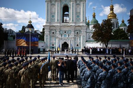 Am Nationalfeiertag gedachte die Ukraine auch der vielen Gefallenen in ihrem Krieg um die Bewahrung ihrer Unabhängigkeit.