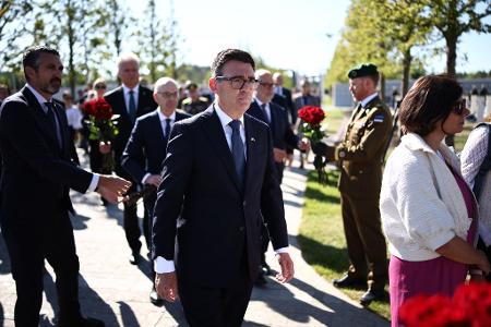 Der britische Premierminister Andy Burnham sicherte der Ukraine bei einem Besuch in Kiew weitere militärische Unterstützung zu. 