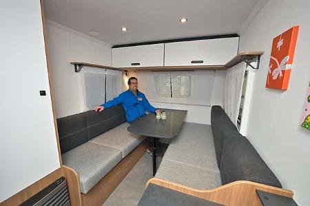 Sterckeman Easy 32DD, Wohnwagen, klein, Sitzgruppe