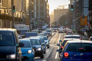 Das Auto bleibt für die meisten Menschen das wichtigste Fortbewegungsmittel. (Archivbild)