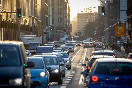 Das Auto bleibt für die meisten Menschen das wichtigste Fortbewegungsmittel. (Archivbild)