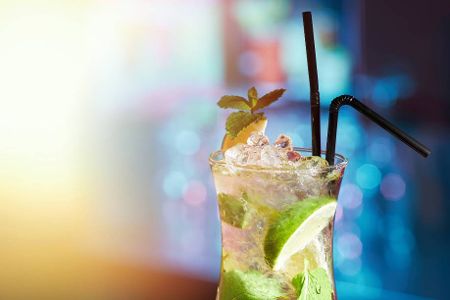 Cocktail auf einem Tresen