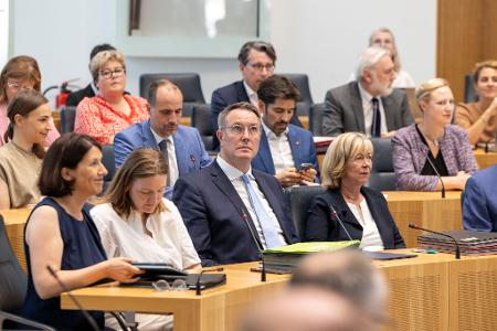 Rheinland-pfälzische Minister dürfen seit Sommer 2025 nach ihrem Ausscheiden aus dem Amt bis zu 18 Monate lang keinen neuen Job in der Wirtschaft annehmen, wenn Interessenkonflikte zu befürchten sind. (Symbolbild)