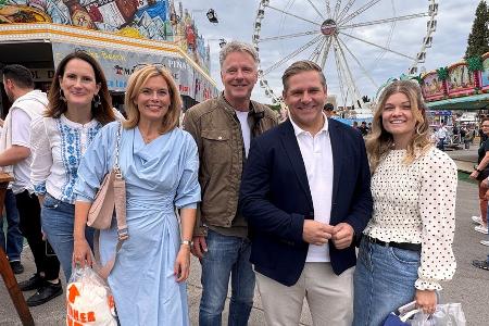 Julia Klöckner und Jörg Pilawa genießen den Jahrmarkt in Bad Kreuznach