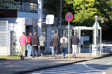 Wieder bangen Beschäftigte bei VW um ihre Jobs. 